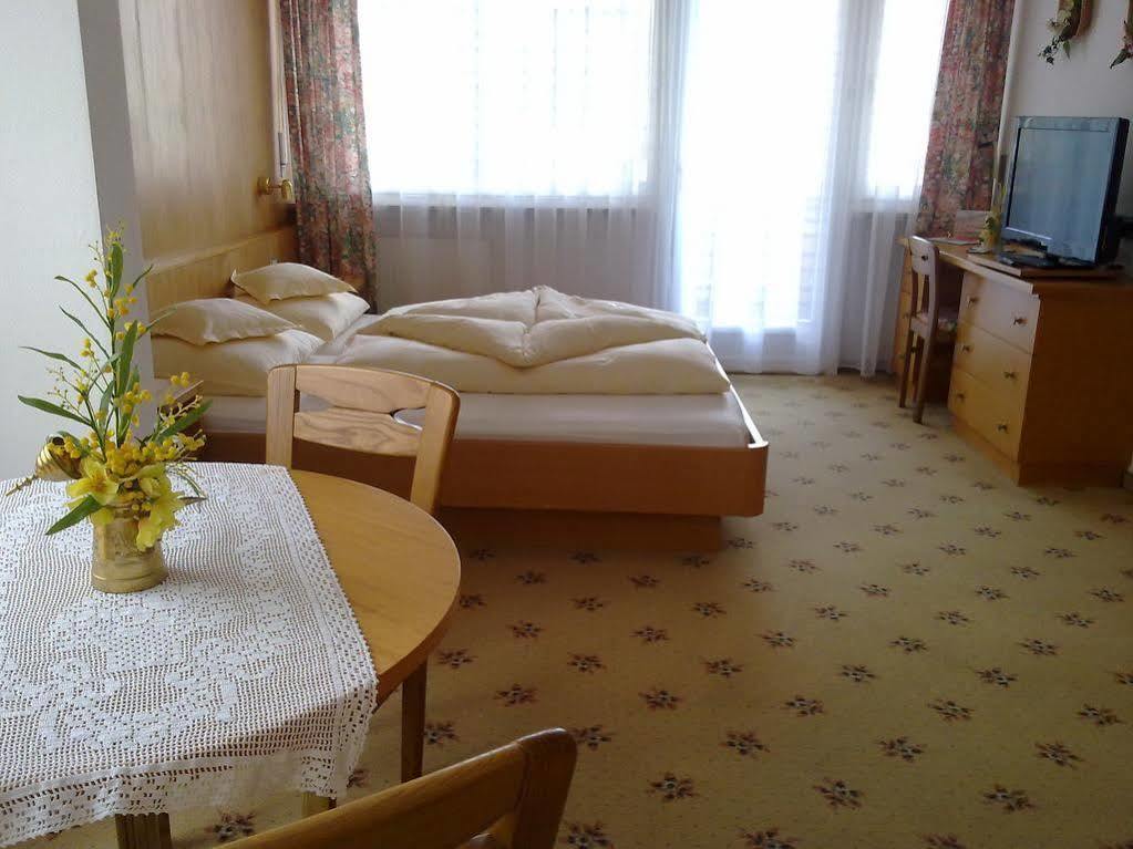 Fruehstuecks-Hotel Olympia Тироло Экстерьер фото